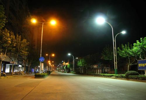 مصابيح الشوارع LED الخارجية مقابل مصابيح الشوارع hps الطراز القديم